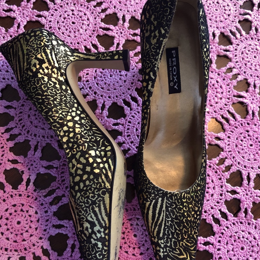 Proxy Vintage Iridescent Pumps